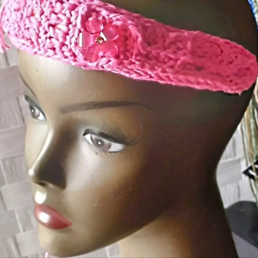 Artisanal Hair Ornament In Pink For The Cure Colorway.